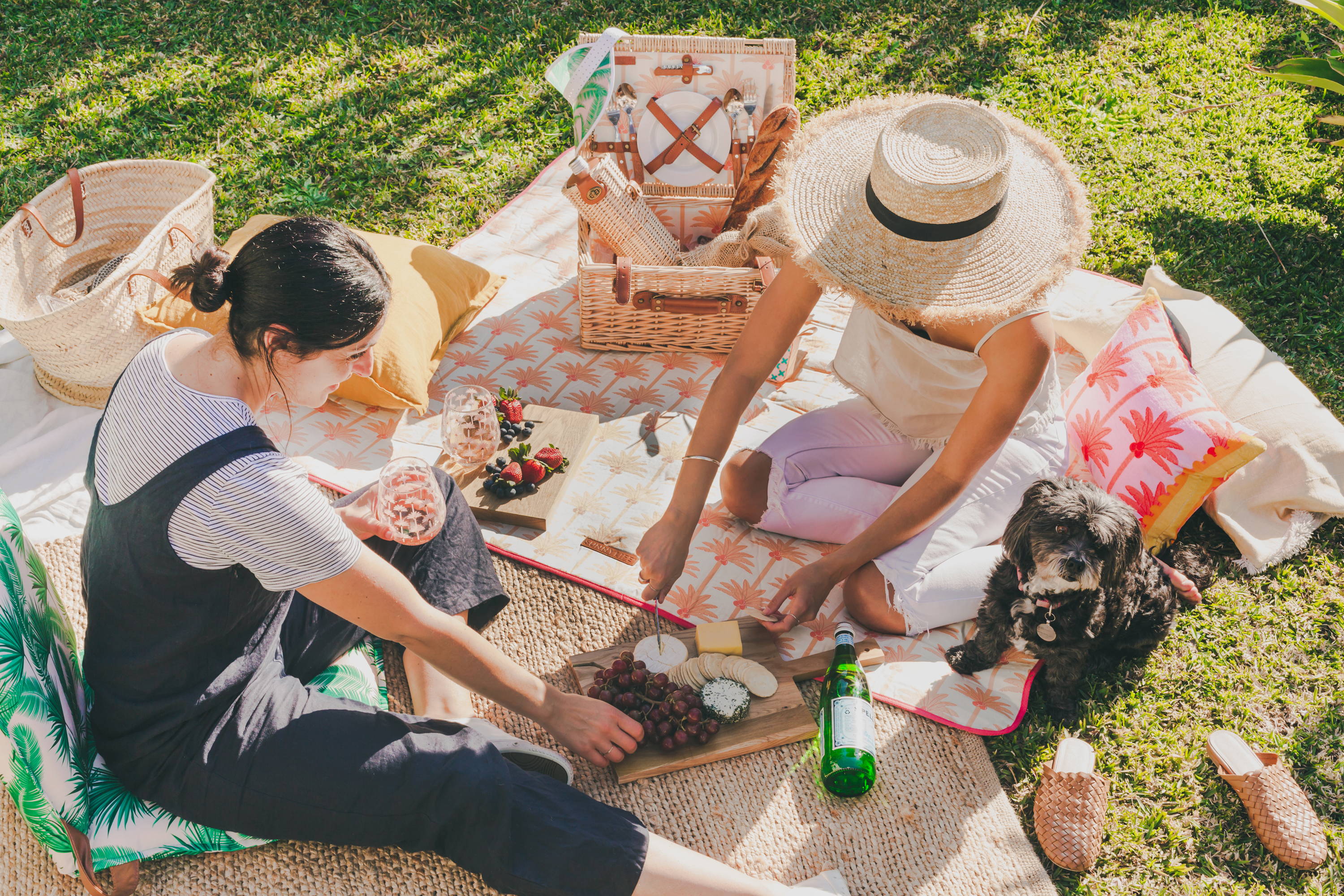 Picnic Season is here | Pack the Perfect Picnic - SUNNYLiFE UK