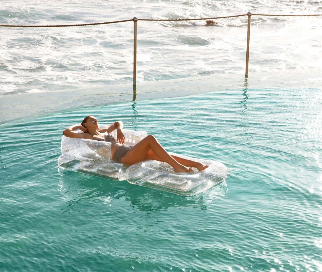SPOTLIGHT ON: GLITTER INFLATABLE LILO CHAIR - SUNNYLiFE UK