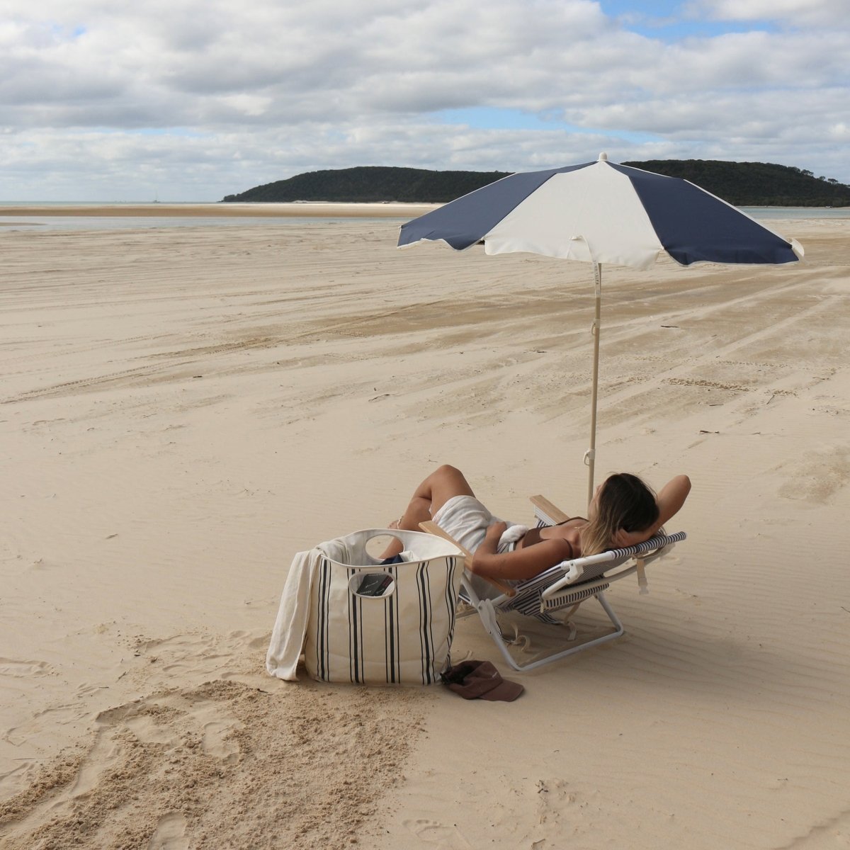 Compact Beach Umbrella - Marine - SUNNYLiFE UK