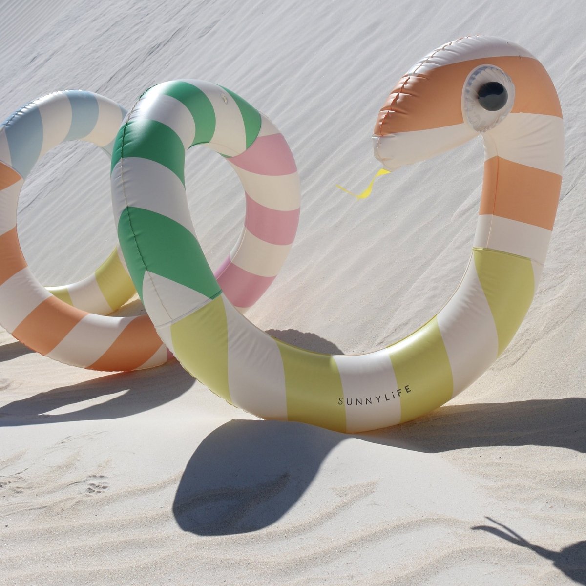 Giant Inflatable Noodle - Poolside - SUNNYLiFE UK