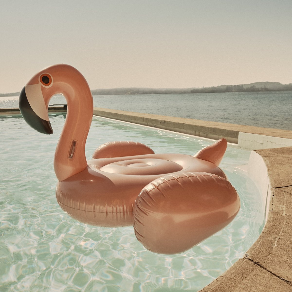 Luxe Ride - On Flamingo Float - SUNNYLiFE UK