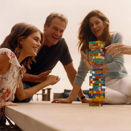 Cindy Crawford Spotted in Vogue - SUNNYLiFE UK