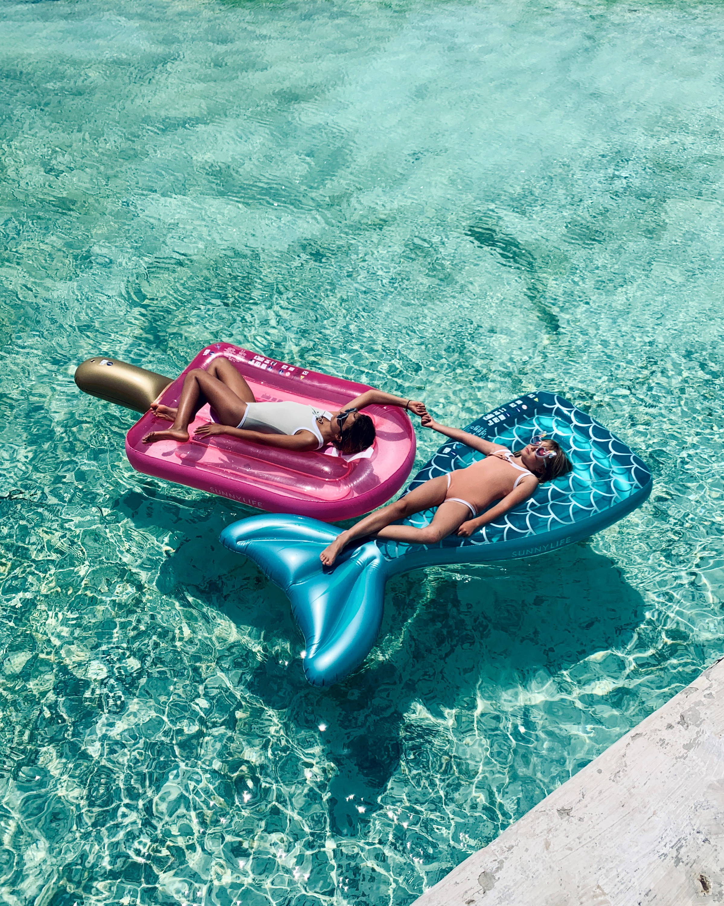 Float into summer - SUNNYLiFE UK