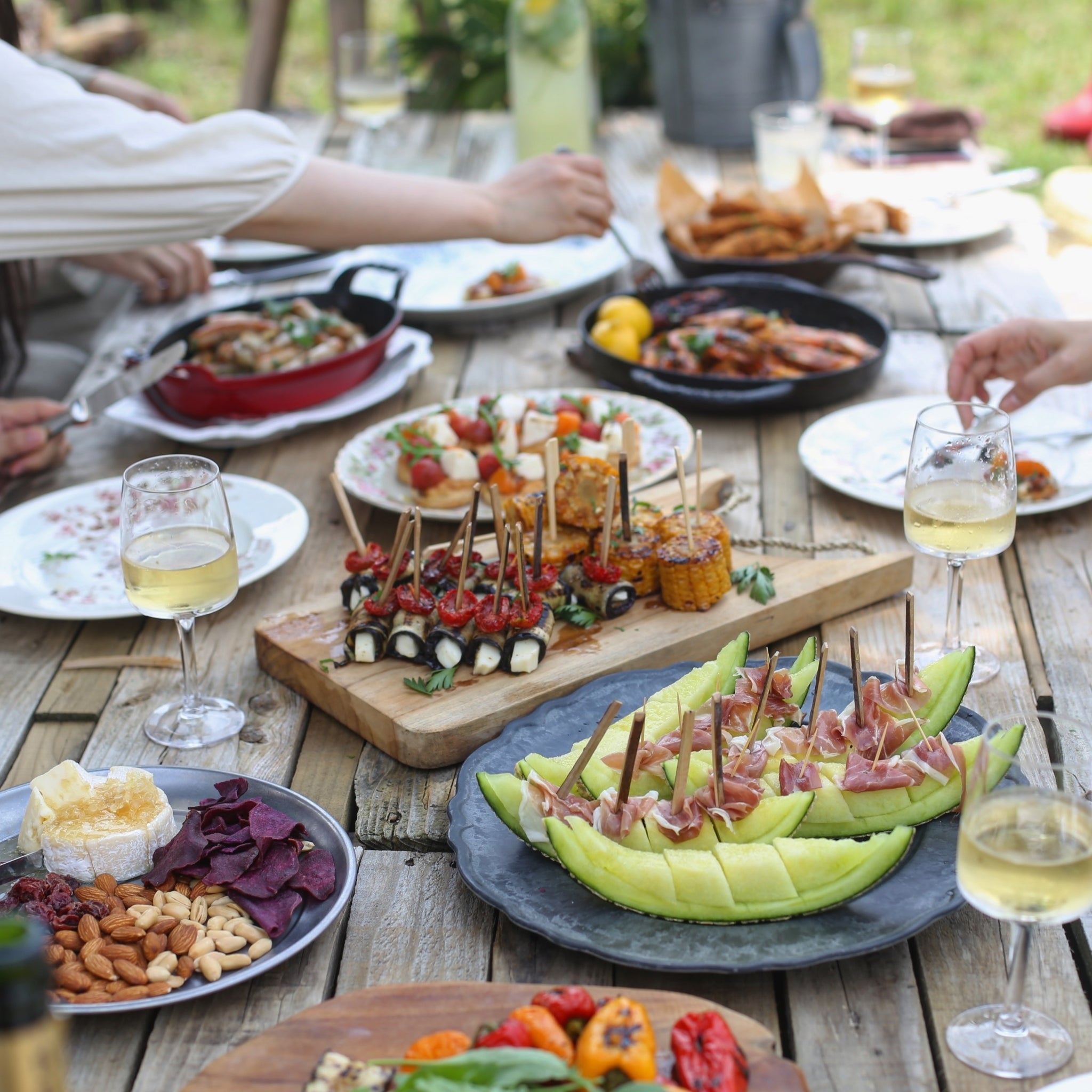 HOW TO HOST THE PERFECT SUMMER PARTY - SUNNYLiFE UK