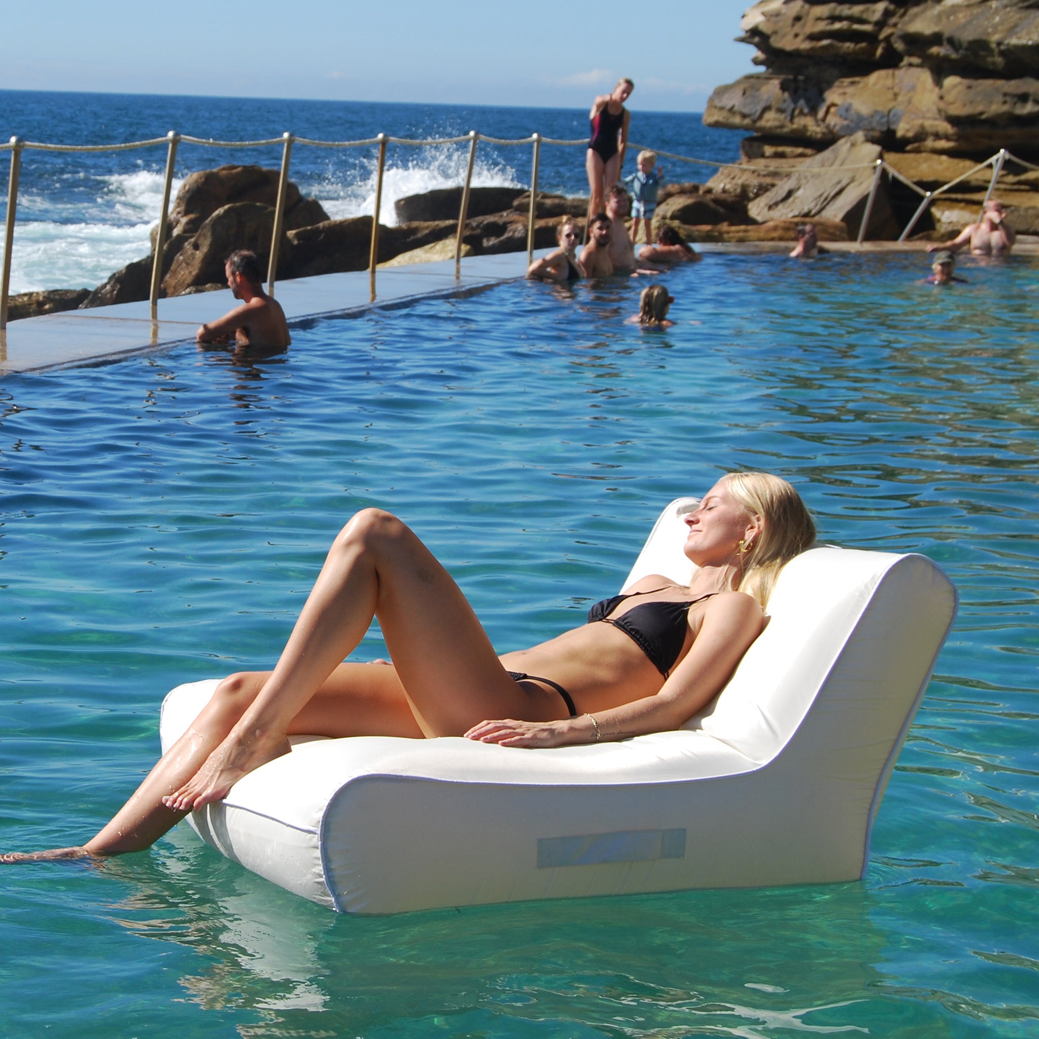 Luxe Floating Chair - Casa