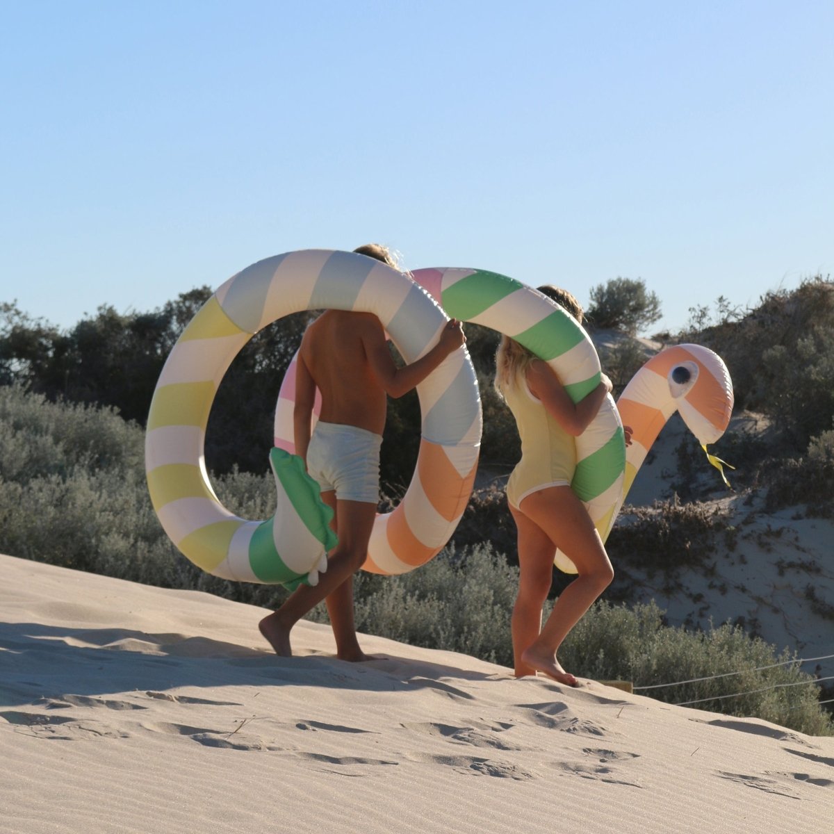 Giant Inflatable Noodle - Poolside - SUNNYLiFE UK