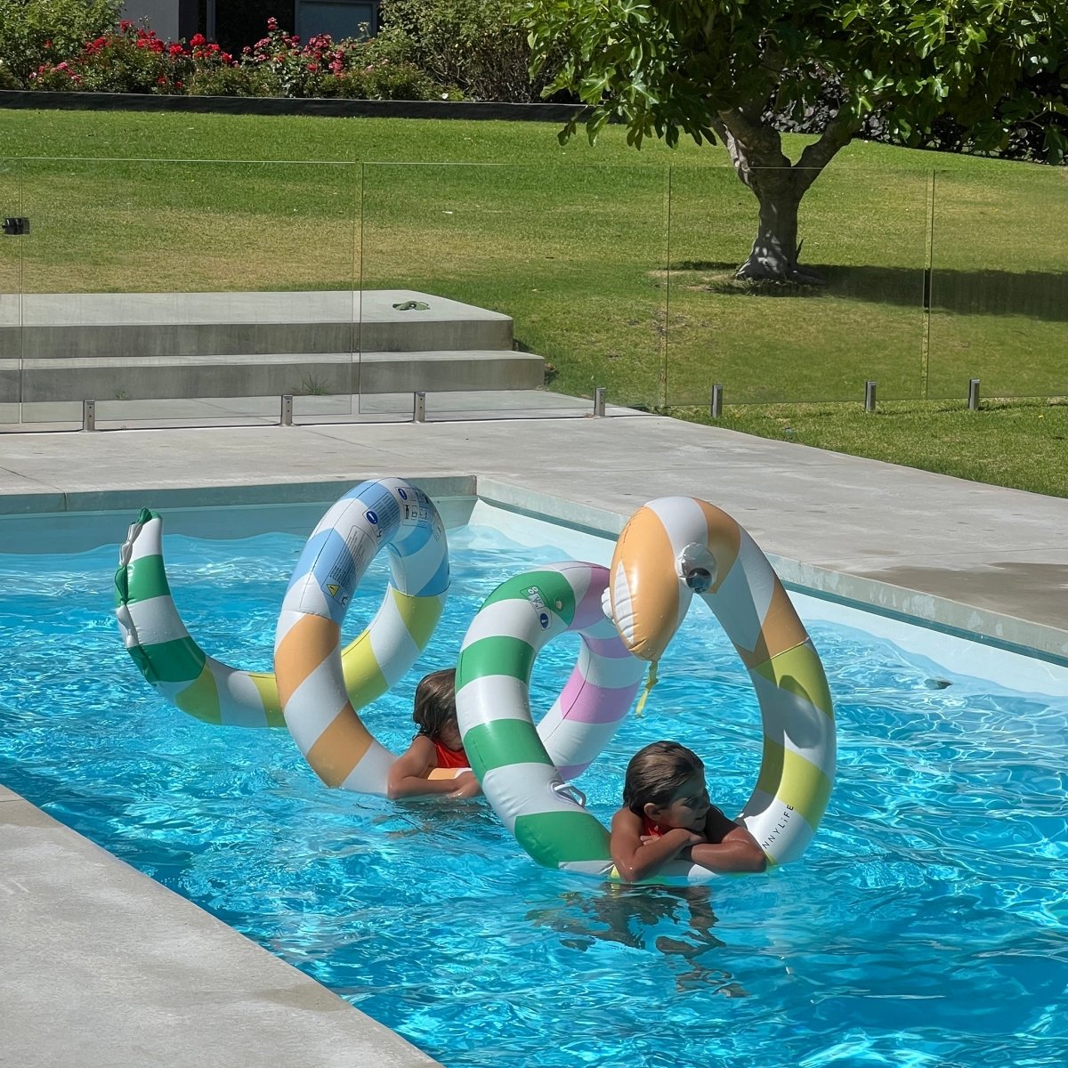 Giant Inflatable Noodle - Poolside - SUNNYLiFE UK