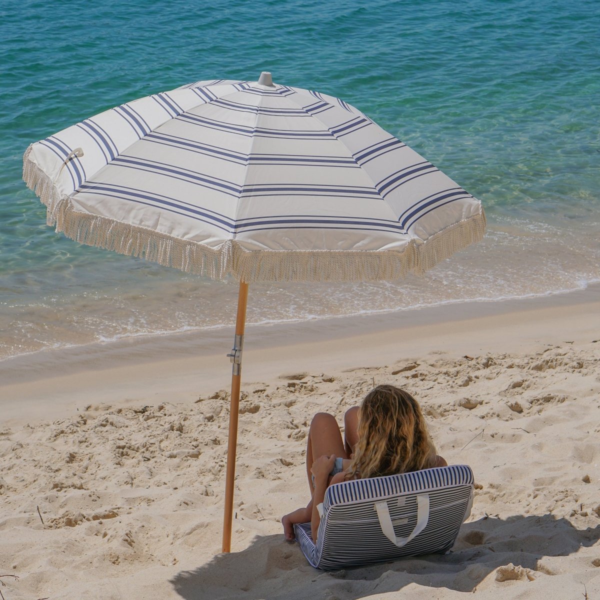 Luxe Beach Umbrella - The Resort - SUNNYLiFE UK