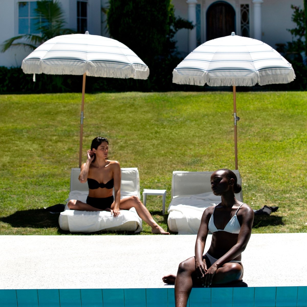 Luxe Beach Umbrella - The Resort - SUNNYLiFE UK
